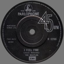 1964 11 27 - 1982 - N - I FEEL FINE ⁄ SHE'S A WOMAN - R 5200 - BSCP 1  - BOXED SET - SOLID CENTER - SOUTHALL PRESSING - pic 3