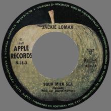 JACKIE LOMAX 1968 10 19 - SOUR MILK SEA ⁄ THE EAGLE LAUGHS AT YOU - PORTUGAL - APPLE RECORDS - N-38-3 - pic 1