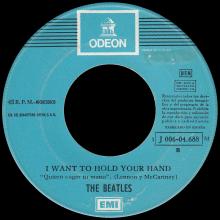 SPAIN 1964 06 01 - SHE LOVES YOU ⁄ I WANT TO HOLD YOUR HAND - SLEEVE 1 LABEL E - 1 J 006-04.688  - pic 1