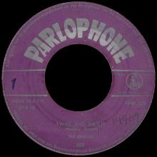 HOLLAND 065 - 066 - 1964 01 00 - TWIST AND SHOUT - DO YOU WANT TO KNOW A SECRET -PARLOPHONE - HHR 125 - pic 1