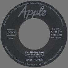MARY HOPKIN - 1968 08 31 - THOSE WERE THE DAYS ⁄ TURN, TURN, TURN - GERMANY - 2 - AN JEMEN TAG - O 23 910 - BLACK APPLE - pic 1