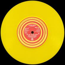 SUZY AND THE RED STRIPES - 1979 08 10 - SEASIDE WOMAN ⁄ B-SIDE TO SEASIDE - A&M - AMS 7461 - UK - YELLOW  VINYL - pic 1