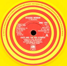 SUZY AND THE RED STRIPES - 1979 08 10 - SEASIDE WOMAN ⁄ B-SIDE TO SEASIDE - A&M - AMS 7461 - UK - YELLOW  VINYL - pic 4