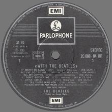 THE BEATLES DISCOGRAPHY FRANCE 1963 12 00 LES BEATLES - Q - WITH THE BEATLES - BLACK PARLOPHONE SACEM - 1C 072-04181 - pic 1