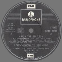 THE BEATLES DISCOGRAPHY FRANCE 1963 12 00 LES BEATLES - Q - WITH THE BEATLES - BLACK PARLOPHONE SACEM - 1C 072-04181 - pic 4