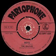 THE BEATLES FINLAND - 003 - 45-DPY 654 - TWIST AND SHOUT ⁄ BOYS - pic 1