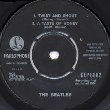 dk030 Twist And Shout / A Taste Of Honey / Do You Want To Know A Secret / There's A Place Parlophone (GEP 8882) - pic 3